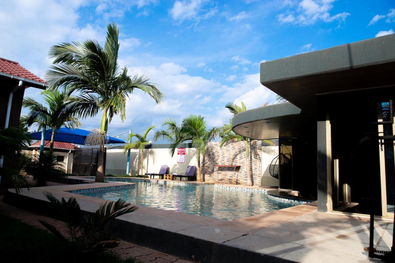 Emc Fully Furnished &Serviced Villas 4 Bedroom With Solar Power , Private Pool, Starlink Wifi ,Aircons & Dstv Lusaka Exteriör bild