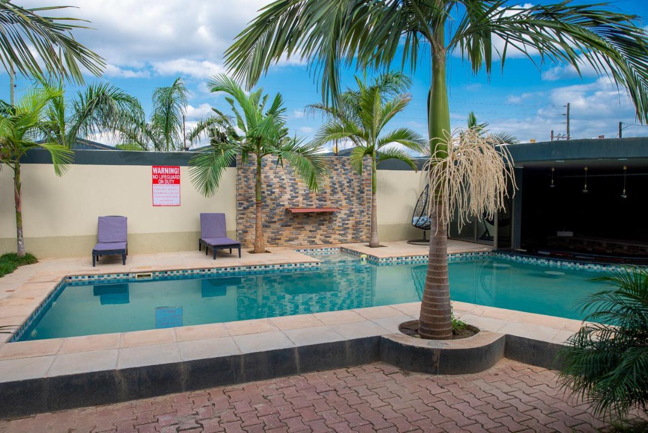 Emc Fully Furnished &Serviced Villas 4 Bedroom With Solar Power , Private Pool, Starlink Wifi ,Aircons & Dstv Lusaka Exteriör bild